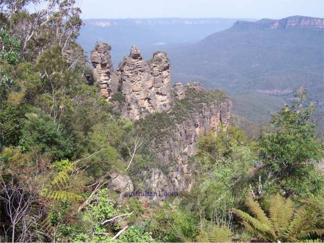 The Three Sisters - A famous rock formation in the Blue Mountains