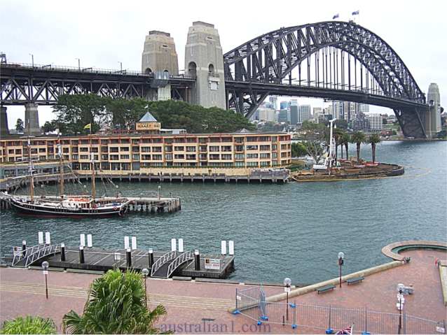 Sydney Harbour Bridge & Campbell's Cove